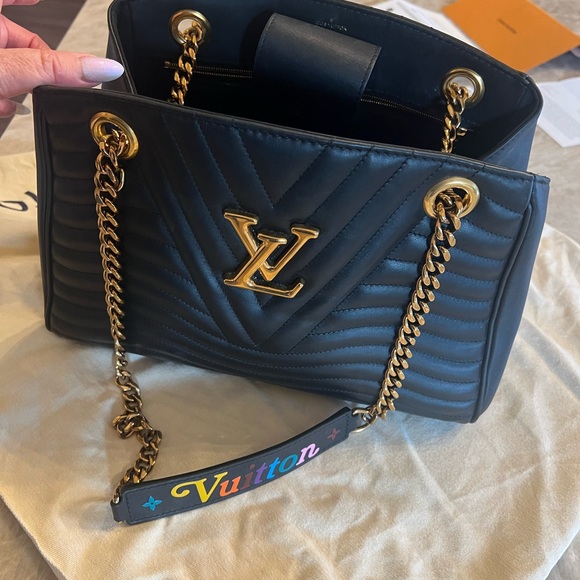 Louis Vuitton New Wave Chain Tote - Picture 12 of 14